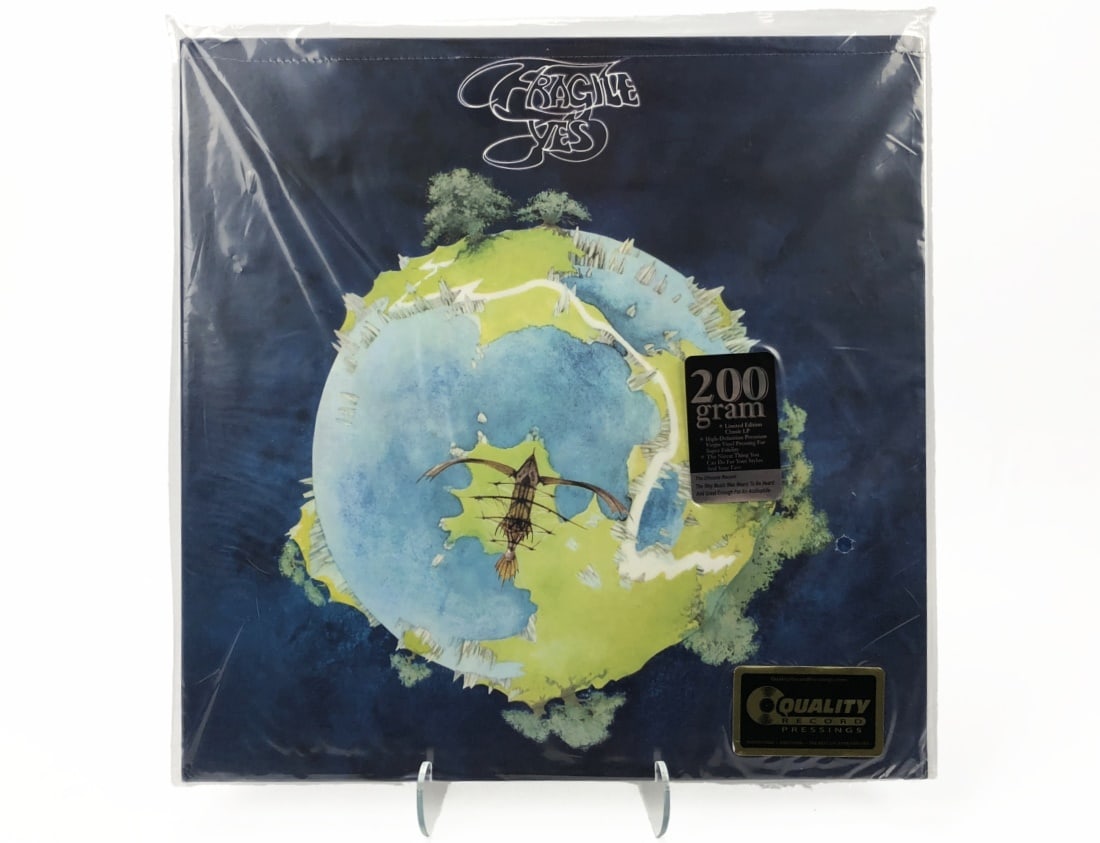 Analogue Productions Yes/Fragile: Analogue Productions. Yes/Fragile. Still sealed in original loose bag. Perforation intact. 200 gram.