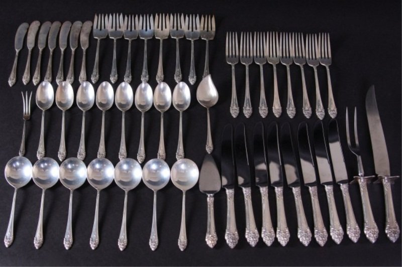 Reed & Barton Sterling Flatware Service, 41 Ozt.: Reed and Barton sterling silver flatware service. American, 20th century. In the "Fragrance" pattern. Including 8 dinner forks, 8 salad forks, 8 tea spoons, 7 soup spoons, 7 flat butter spreaders, 8 d