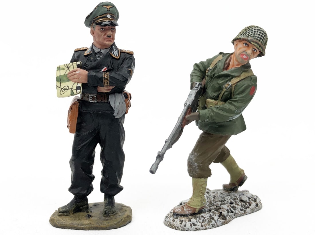 King & Country - Pair of Figurines (1 of 4)