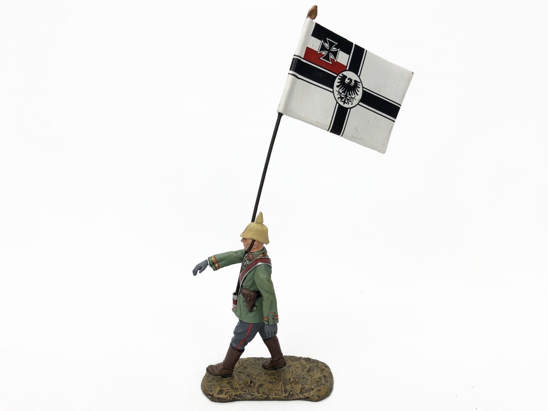 King & Country - FW007 Officer with Flag: Painted metal. Complete in box. Retired.