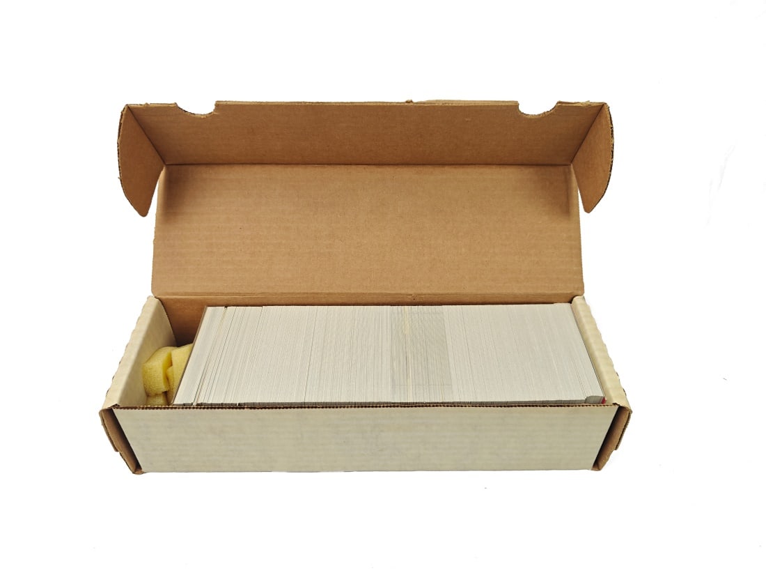 650+ 1992 Pinnacle Baseball Cards: More than 650 Baseball cards by Pinnacle for the 1992 BLB season in a cardboard collector's box.