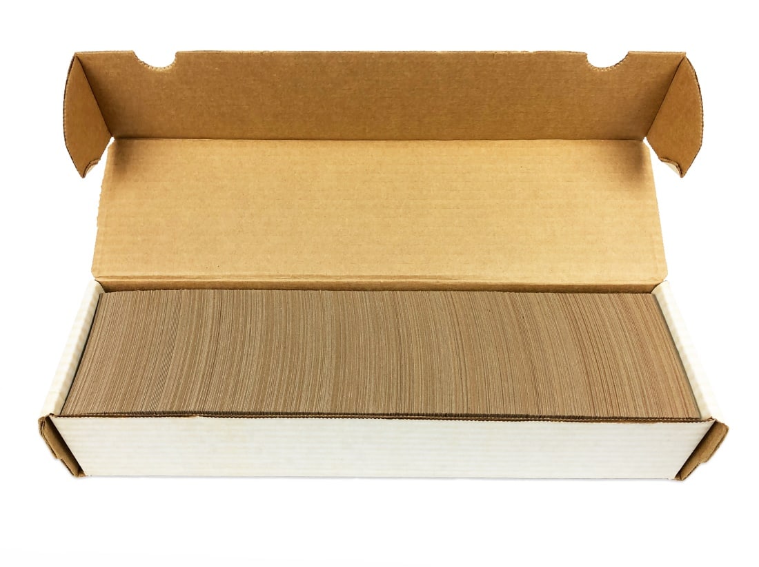 800+1988 Topps Baseball Cards in a Collector's Box: Over 800 1988 Topps Baseball Cards in a collector's box.