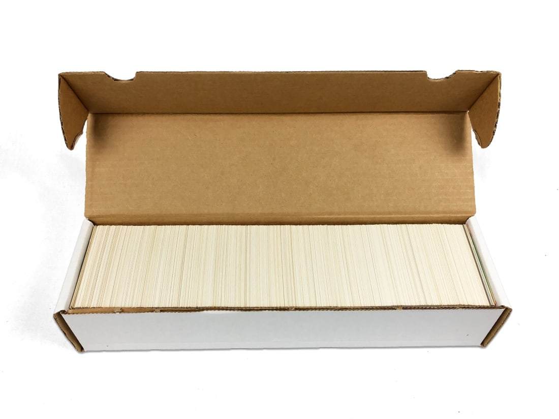 800+1992 Topps Baseball Cards in a Collector's Box: Over 800 1992 Topps Baseball Cards in a collector's box.