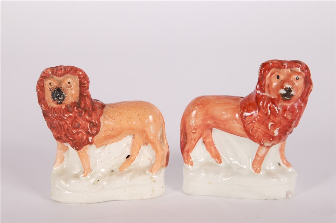 Staffordshire, Pair of Lions (1 of 3)