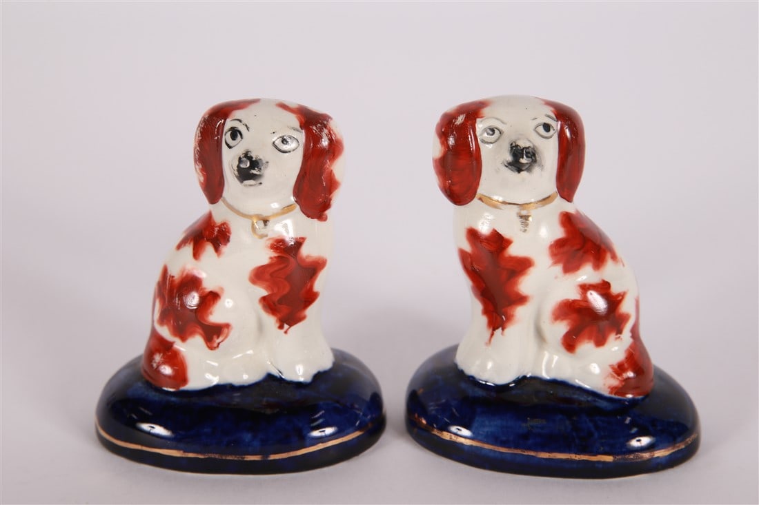 Staffordshire, Pair of Spaniels on Blue Pillows (1 of 2)