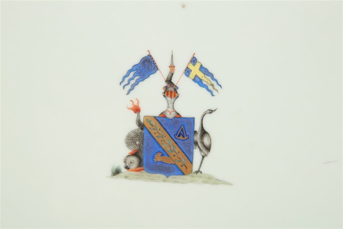 Chinese Export Armorial Serving Dish Set - 2