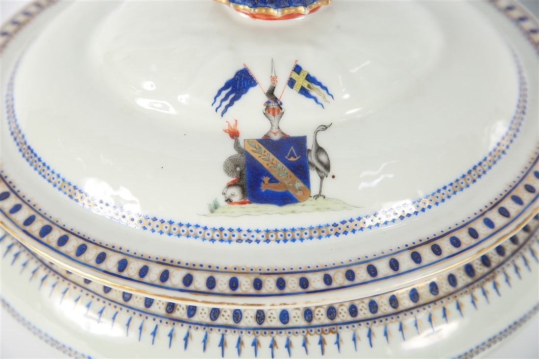 Chinese Export Armorial Serving Dish Set - 4