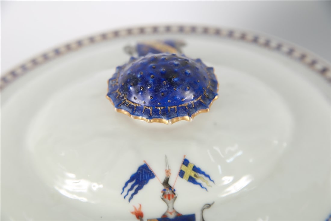 Chinese Export Armorial Serving Dish Set - 5