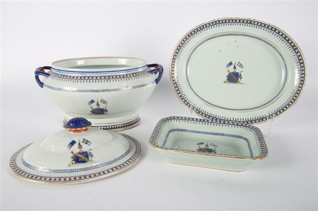 Chinese Export Armorial Serving Dish Set - 8