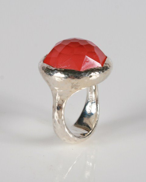 Ippolita Wonderland Round Rose Quartz Ring: Ippolita Wonderland sterling silver and rose quartz ring. 20th century. Sterling silver band set with faceted rose quartz backed by mother-of-pearl. Total weight 17.4 grams.