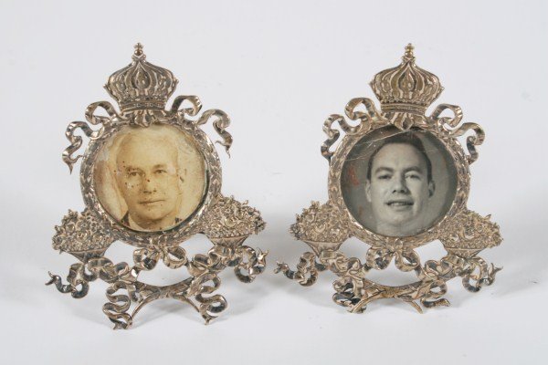 Pair of Howard & Co. Sterling Silver Frames: Pair of Howard & Co. sterling silver picture frames. Height 4 1/2". 4.440 troy ounces. Provenance: From the Estate of Stephen Stackpole.