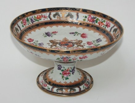 Lowestoff Porcelain Compote: Lowestoff porcelain compote. Having a reserve with a coat of arms that reads: "Ut Mignaturus Habita". Height 5", diameter 8 3/4". Provenance: From the Estate of Stephen Stackpole.