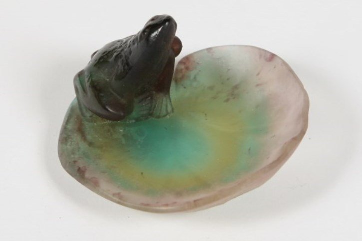 Daum Pate de Verre Tray with Frog: Daum Pate de Verre tray with frog. French, 20th century. With acid etched "Daum France" signature to underside. Height 2 1/2", width 3 1/4".