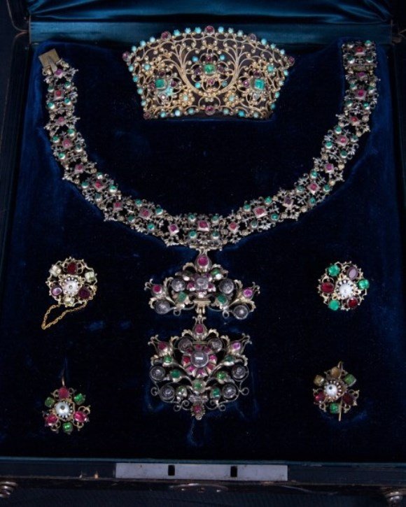 Emerald Necklace Suite, Hungarian, C. 1850 (1 of 8)