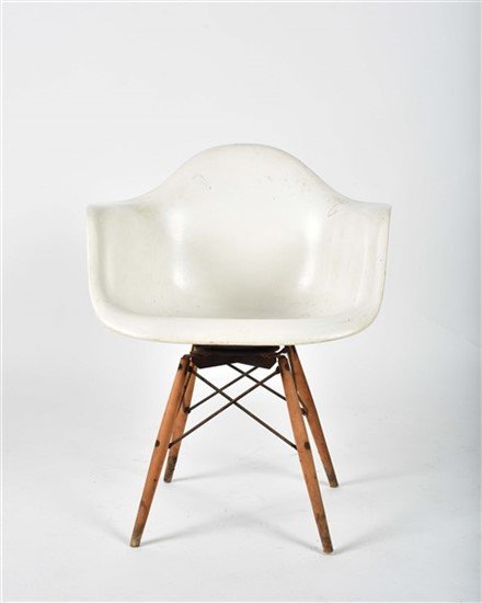 Charles and Ray Eames Paw Shell Chair (1 of 4)