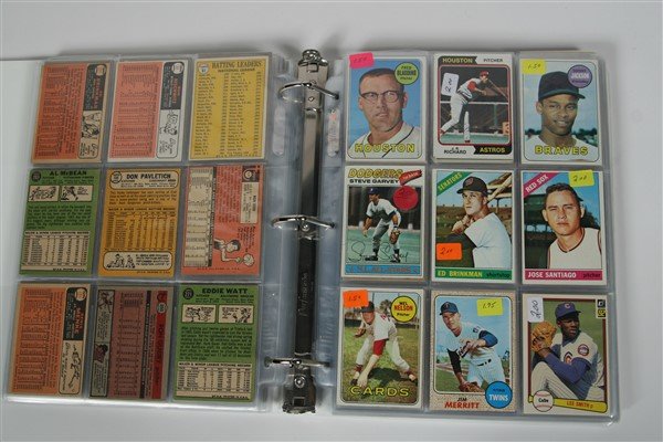Binder of 284 Baseball, 20 Golf Cards: Binder filled with 284 baseball cards and 20 golf cards. Mostly Topps with a few vintage OPC baseball cards ranging from 1958-1990s. Lot includes 10 Hank Aaron cards (with 1973, 1975 660, and many lea
