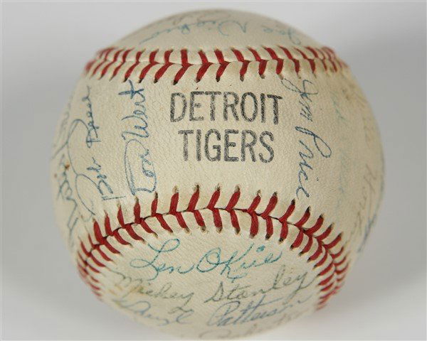 1970 Detroit Tigers Team Signed Baseball: 1970 Detroit Tigers Team Signed Baseball. Thirty (30) signatures, a few faded. Includes: Al Kaline, Mayo Smith SS, Willie Horton, Cesar Guttierez, Wally Moses, Norm Cash, Bill Freehan, Joe Niekro, et
