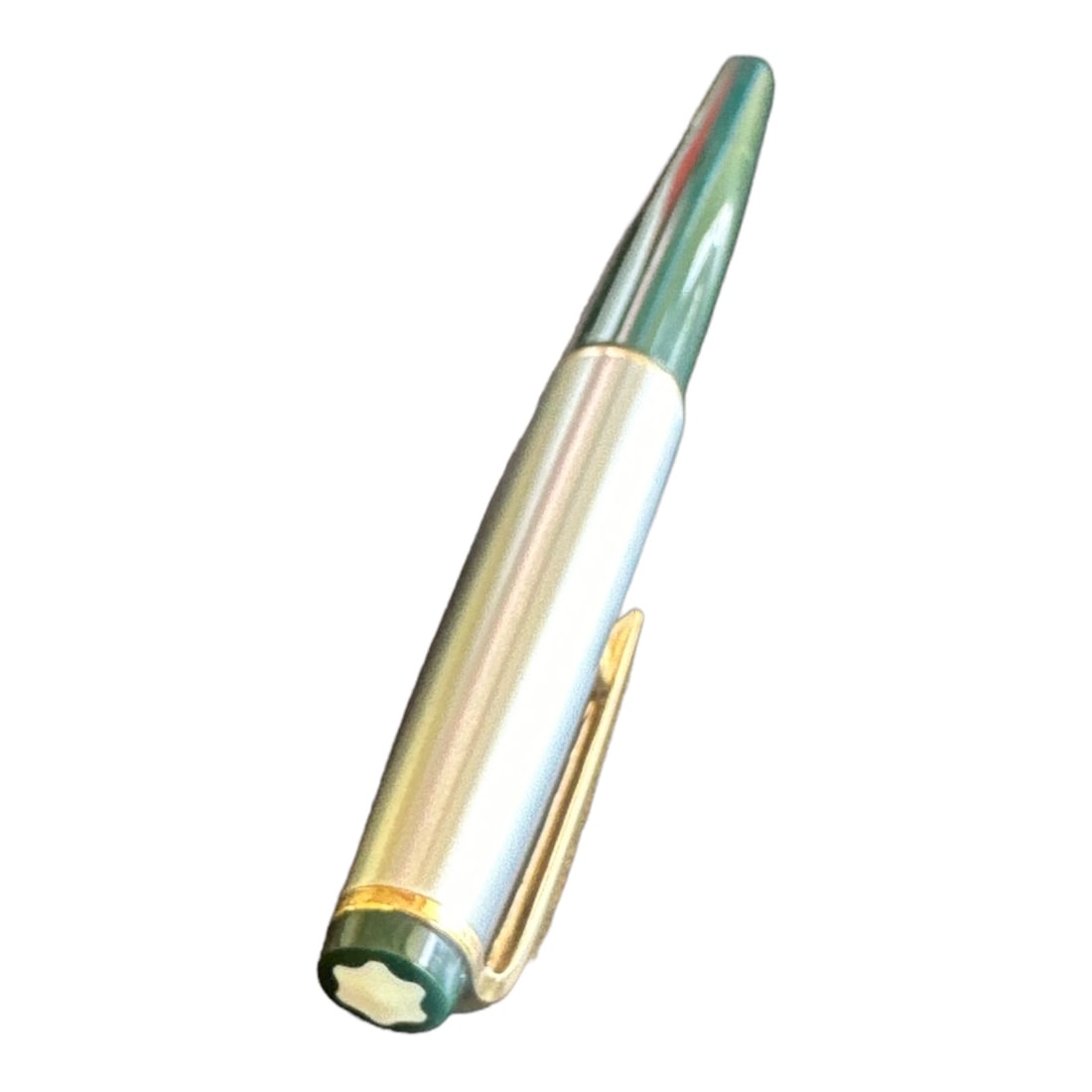 Vintage Montblanc 32 fountain Pen Green Color: Vintage montblanc 32 fountain pen, Piston filler, M Gold Nib, Green color. No Box or Papers. Good Condition