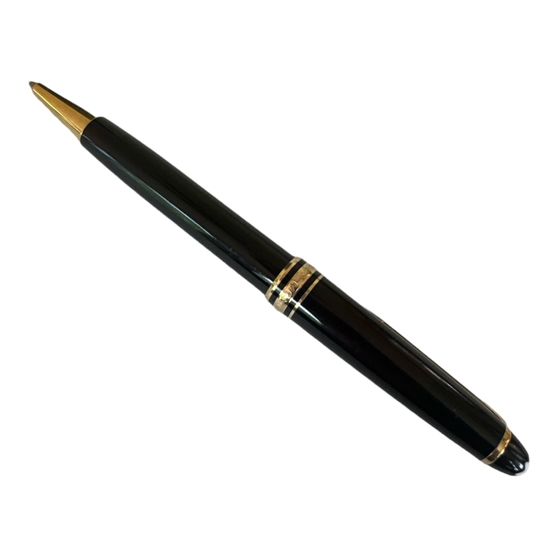 Montblanc Meisterstuck Ballpoint pem: Montblanc Meisterstuck ballpoint is in excellent condition. There is no box or paper.