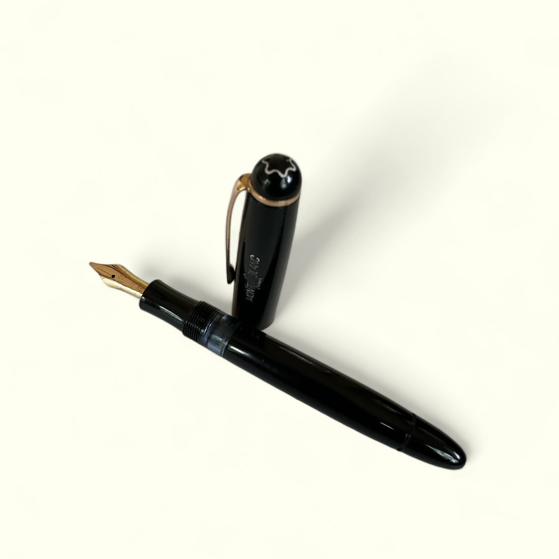 Vintage Montblanc 344 Fountain pen.: Montblanc 344 Fountain Pen Vintage. Nib Material 14K Gold, Size M. Condition to be expected exactly what can be seen on the photos. There is no Box or paper.