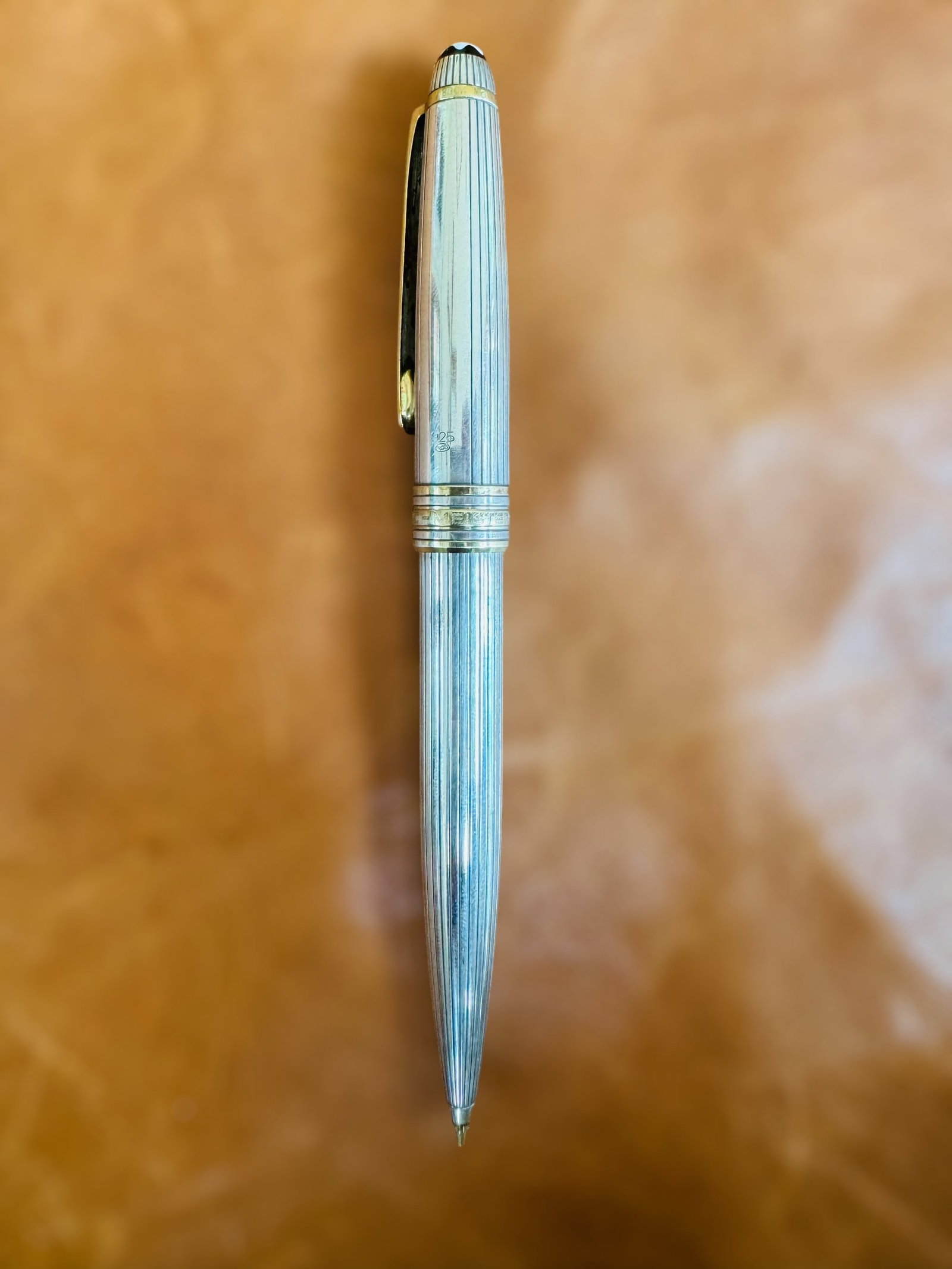 Montblanc 165 Pencil Classique Solitaire 925 Sterling Silver: Montblanc 165 Pencil Classique Solitaire 925 Sterling Silver MEISTERSTUCK.This pencil is authentic. Some sign of age.No box