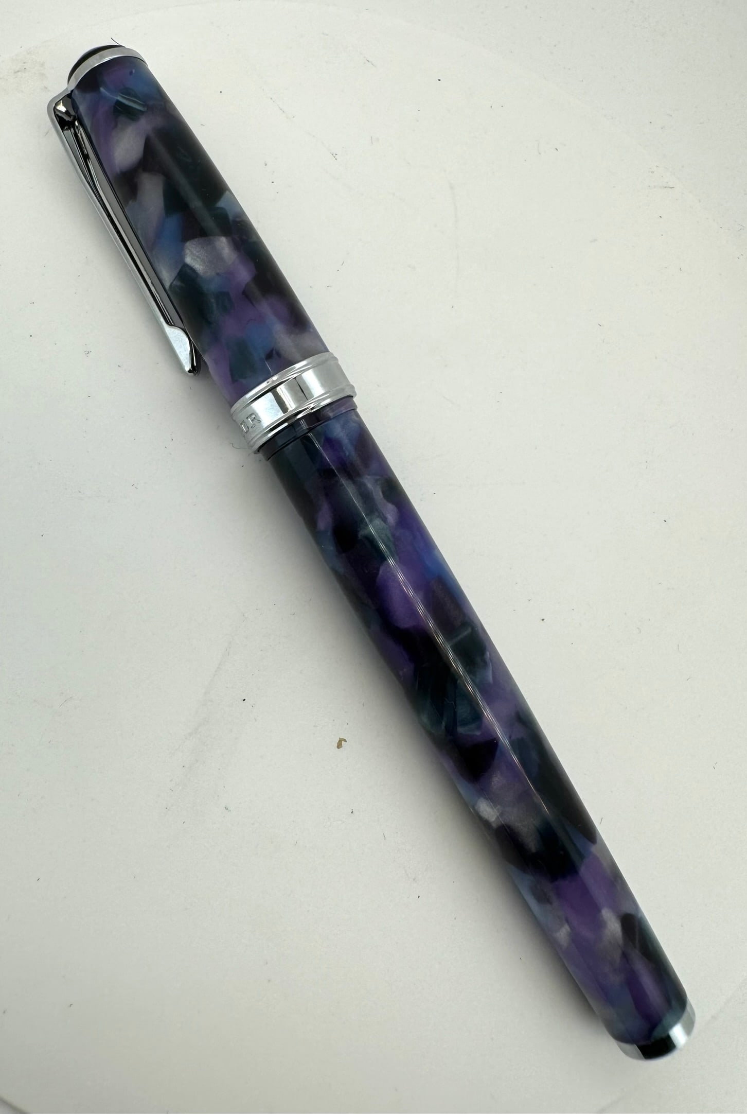 Levenger Fountain Pen Germany Nib Size Broad: Levenger Fountain Pen Germany Nib Size Broad. Item is used and good condition.