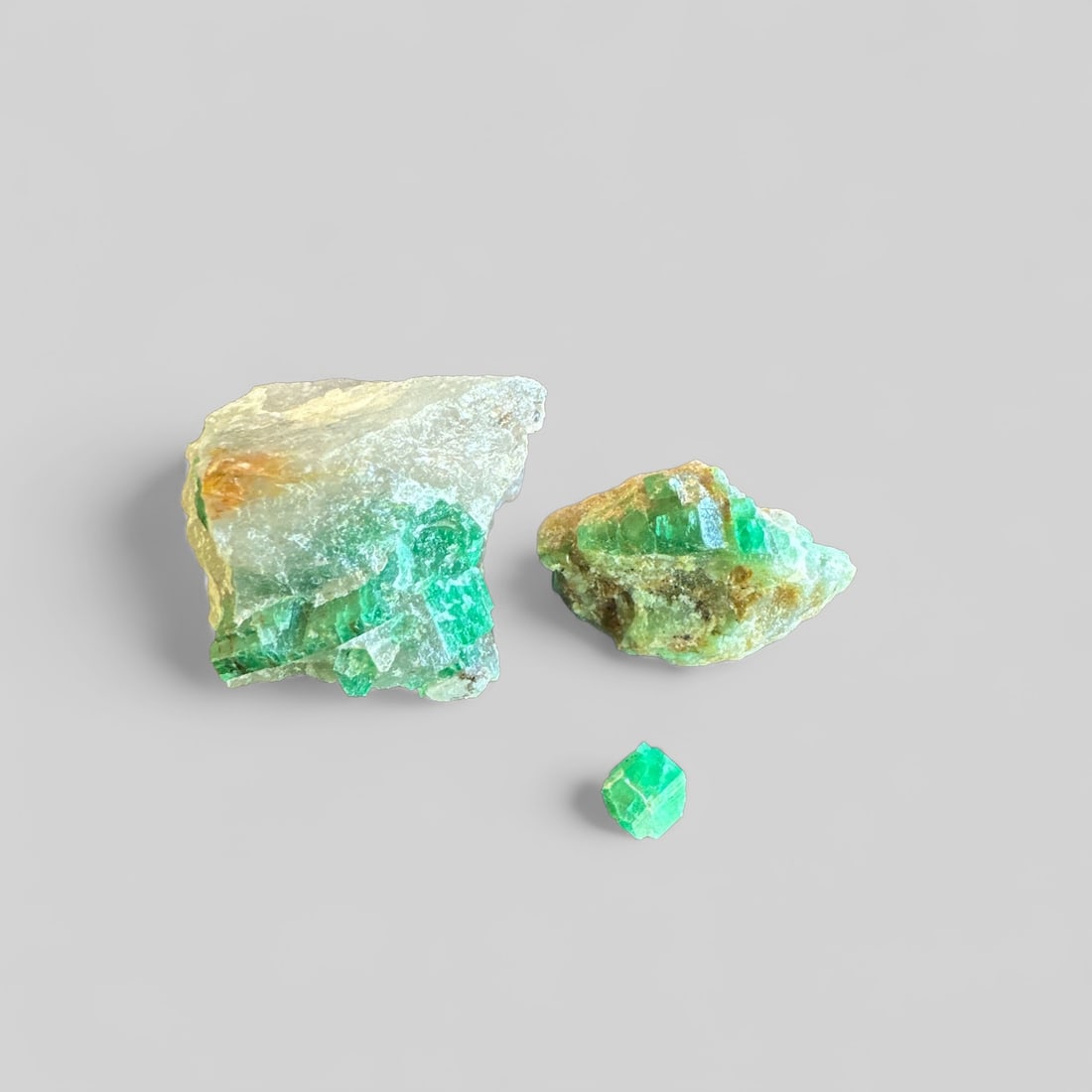 3 piece  Rough Emerlad from Afghanistan. 26 gram (1 of 5)