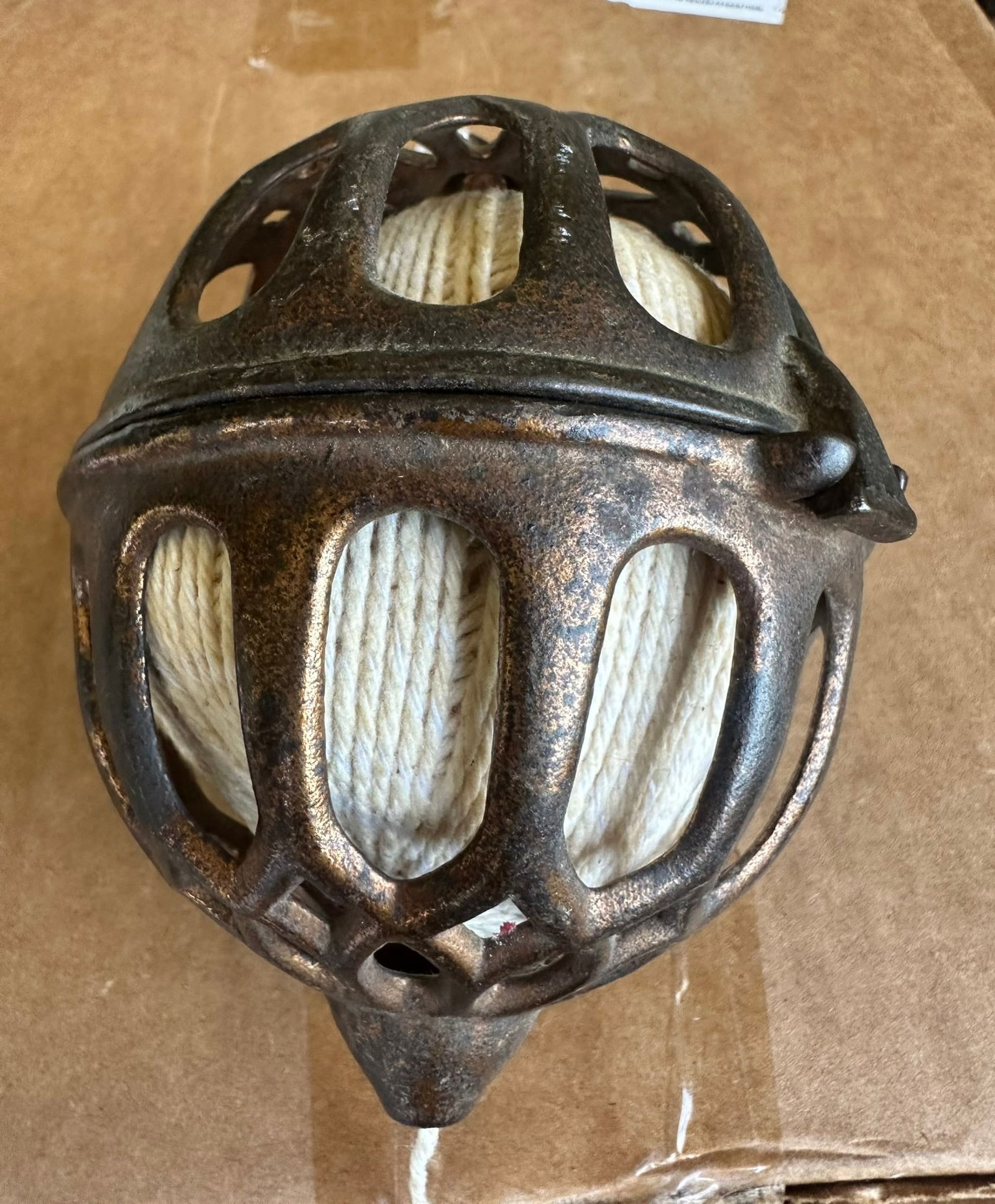 Vintage Cast Iron Ball Shape String Holder 6/597 (1 of 2)
