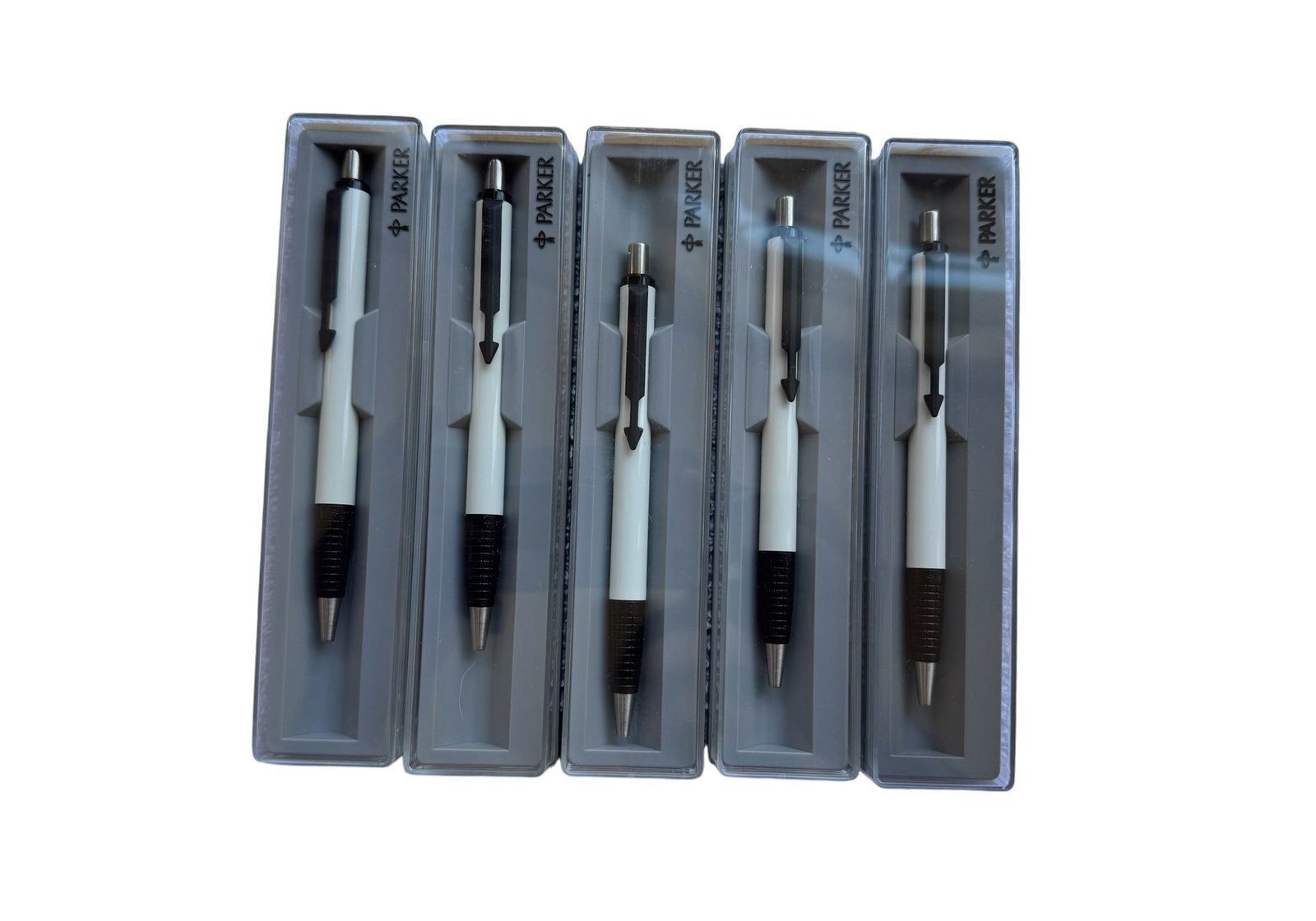 Lot of 5 Vintage Parker Vector Twisted Ballpoint pen: Lot of 5 Vintage Parker Vector Twisted Ballpoint pen White and black. Pens are new. It may need refills.