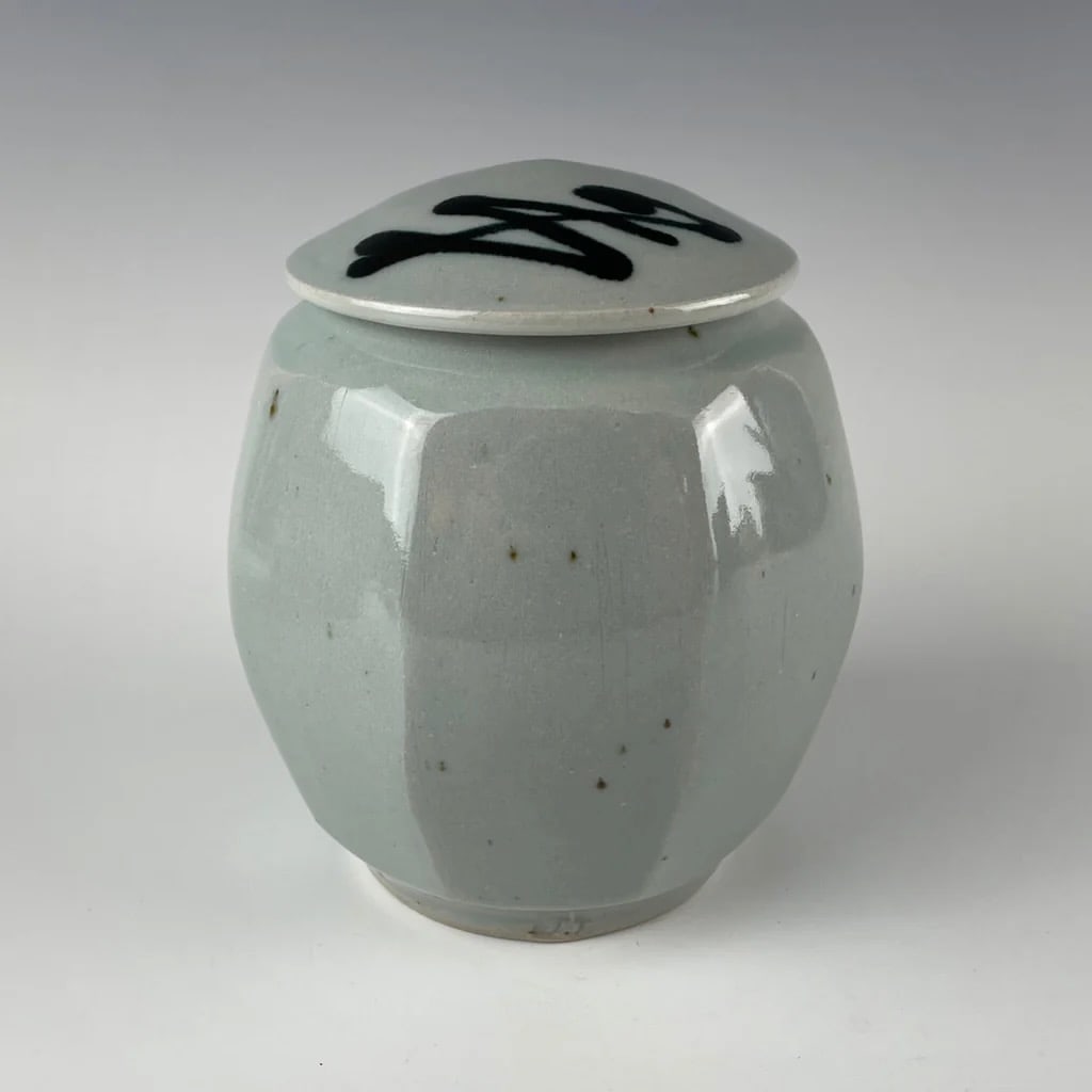 John Jelfs lidded jar, UK (1 of 2)