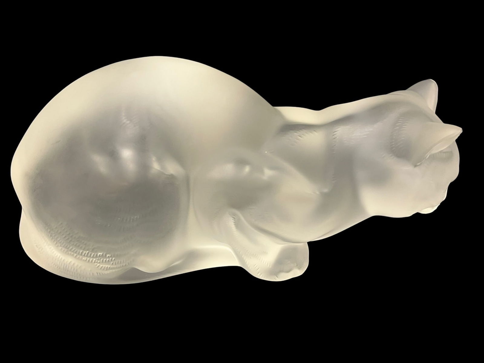 LALIQUE  Crouching Cat Figurine (1 of 10)