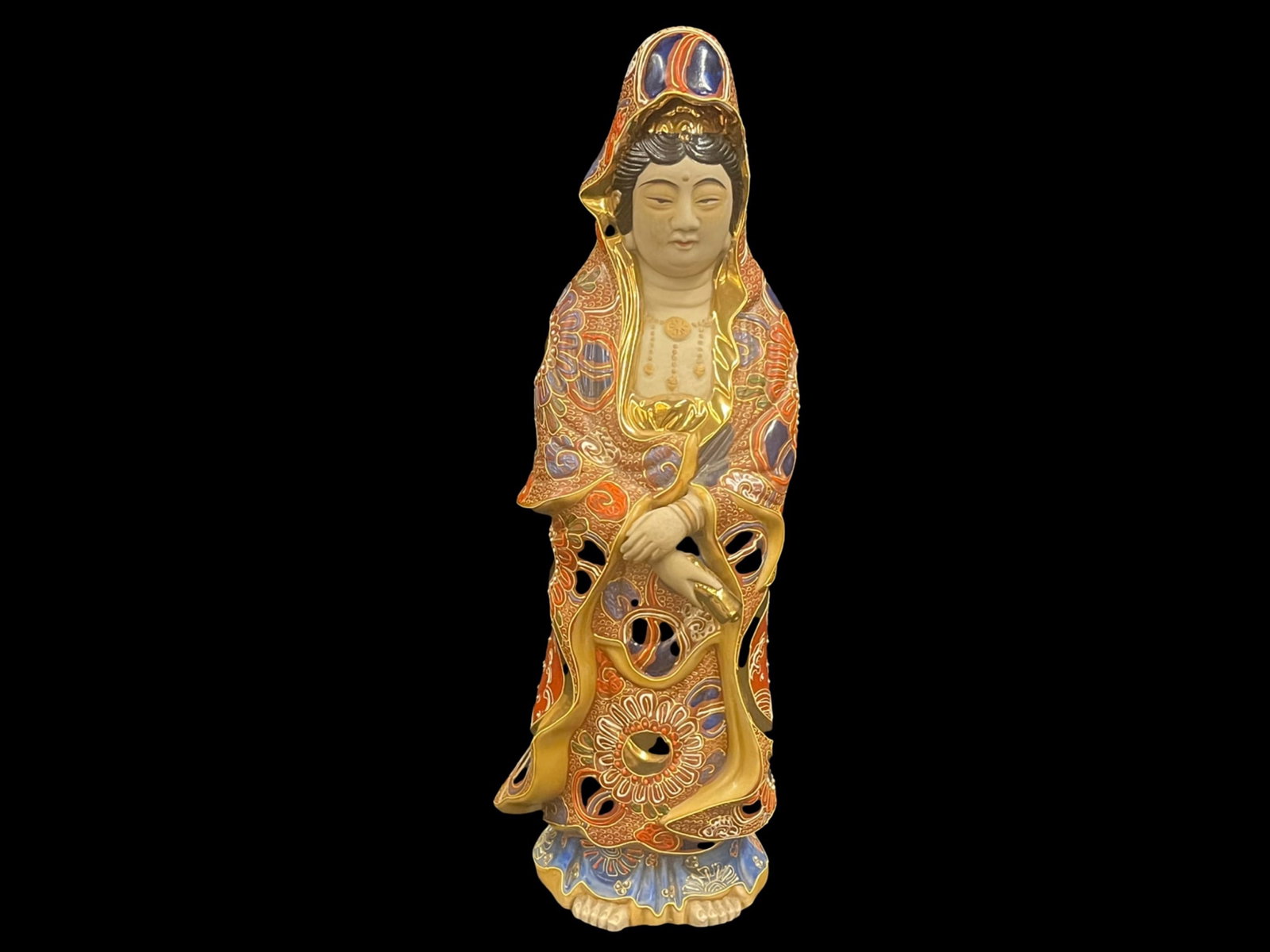 Japanese Kutani Figure of woman: Japanese Kutani Figure Vintage Japanese Kutani Figure of woman in robe markings Dimensions: 16”T x 5.75”W Estimate $50-$1000
