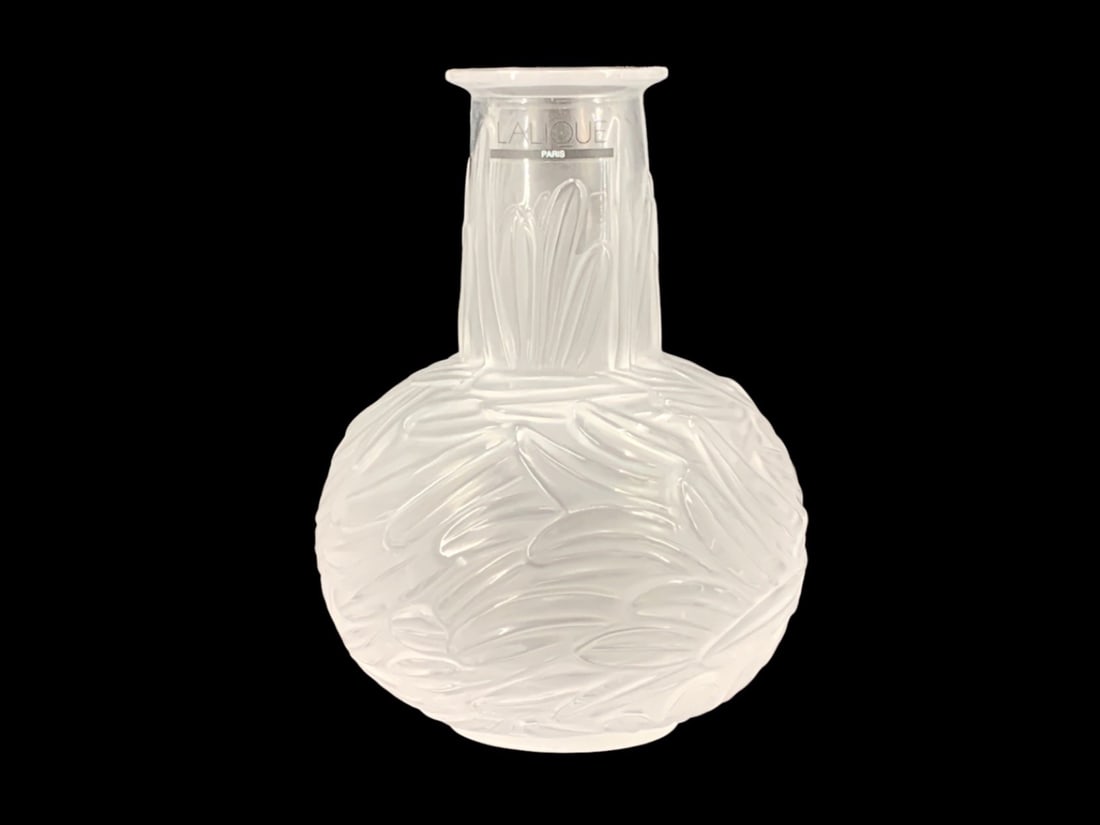 Lalique France Plumes feather Vase: Lalique France Plumes feather Vase #1253500 Bakers Mark etched Lalique France H: 4 7/8 X W: 4” X top rim diameter : 5/8 Original box