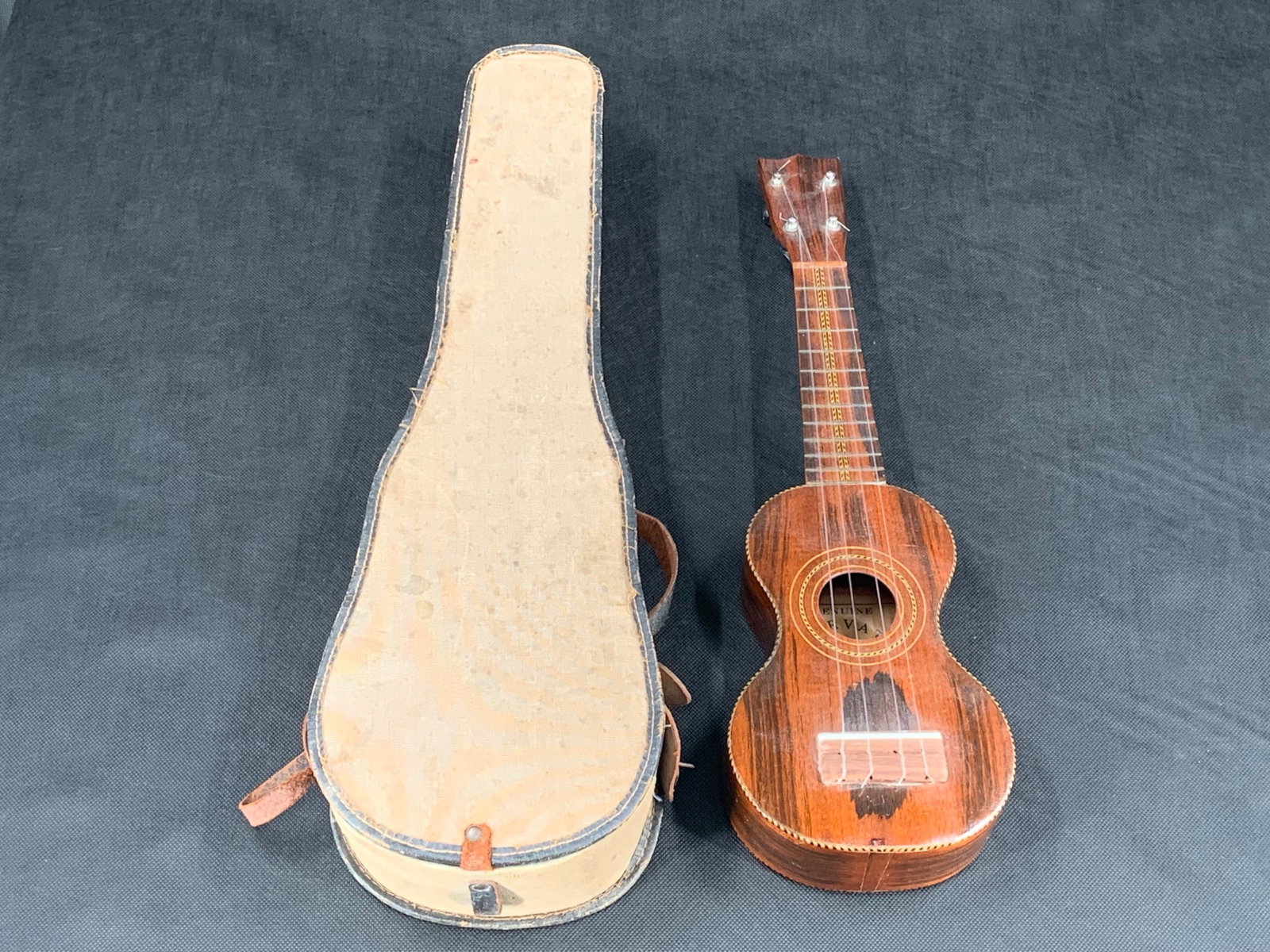 Genuine Conservatory Ukulele Saprano: Genuine Conservatory Ukulele Saprano with case