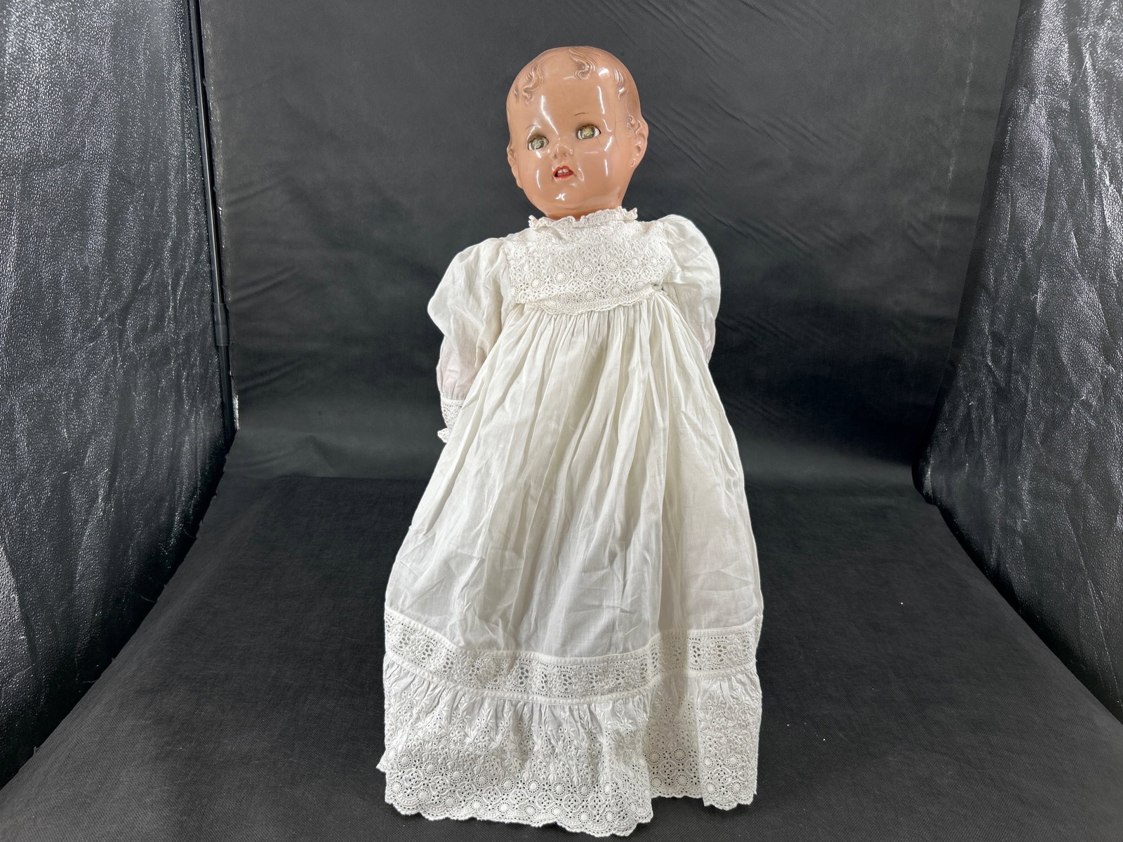 Antique Vintage 28" Ideal Doll USA: Antique Vintage 28" Ideal Doll USA Composition Head, Arms, and Legs. Makers Markings: Ideal Doll USA Soft Body Sleep Eyes Open Mouth with teeth Beautiful Doll Condition Used H: 28”