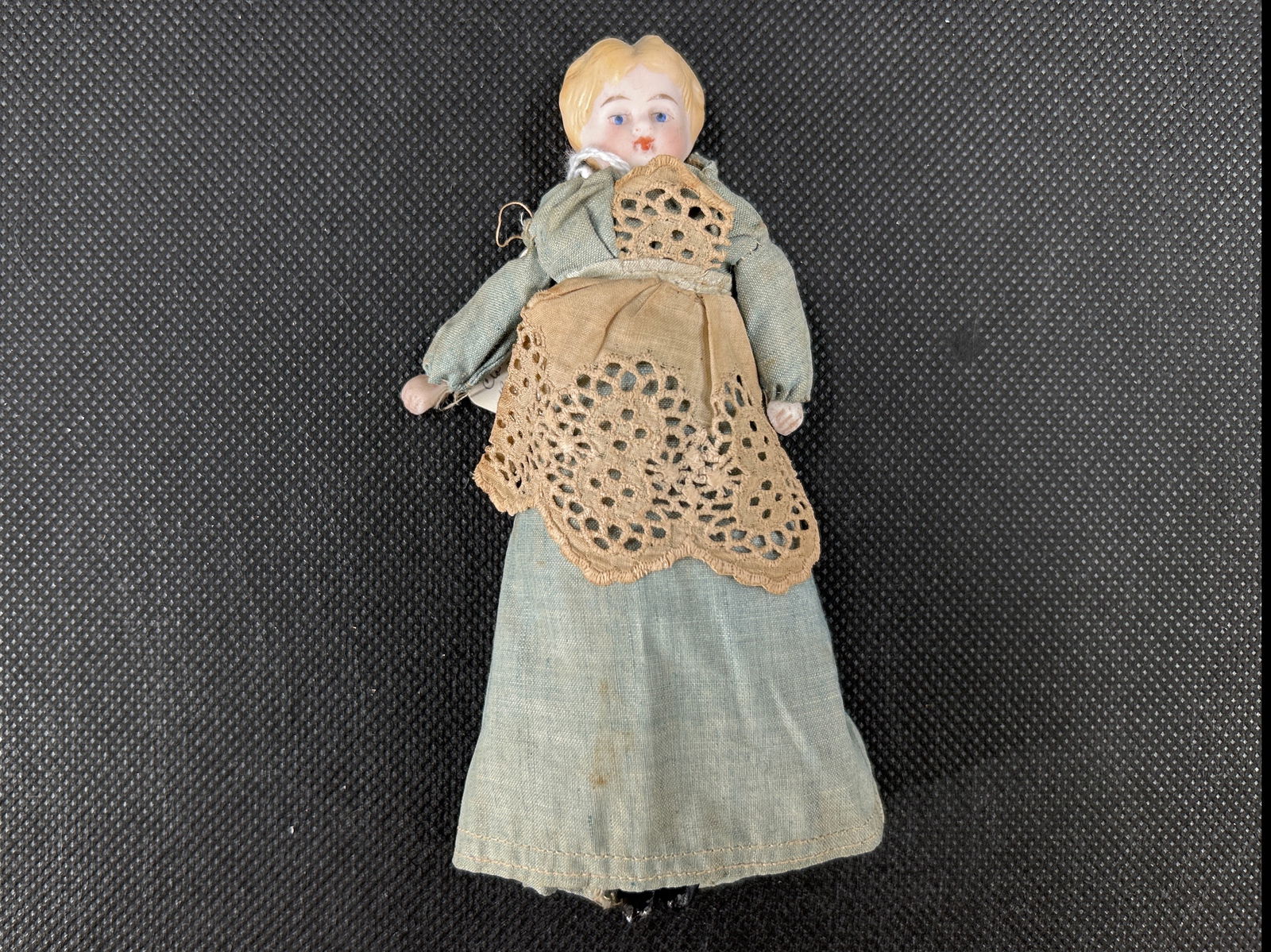 Antique Vintage 6" Bisque China shoulder head molded blond head (1 of 9)