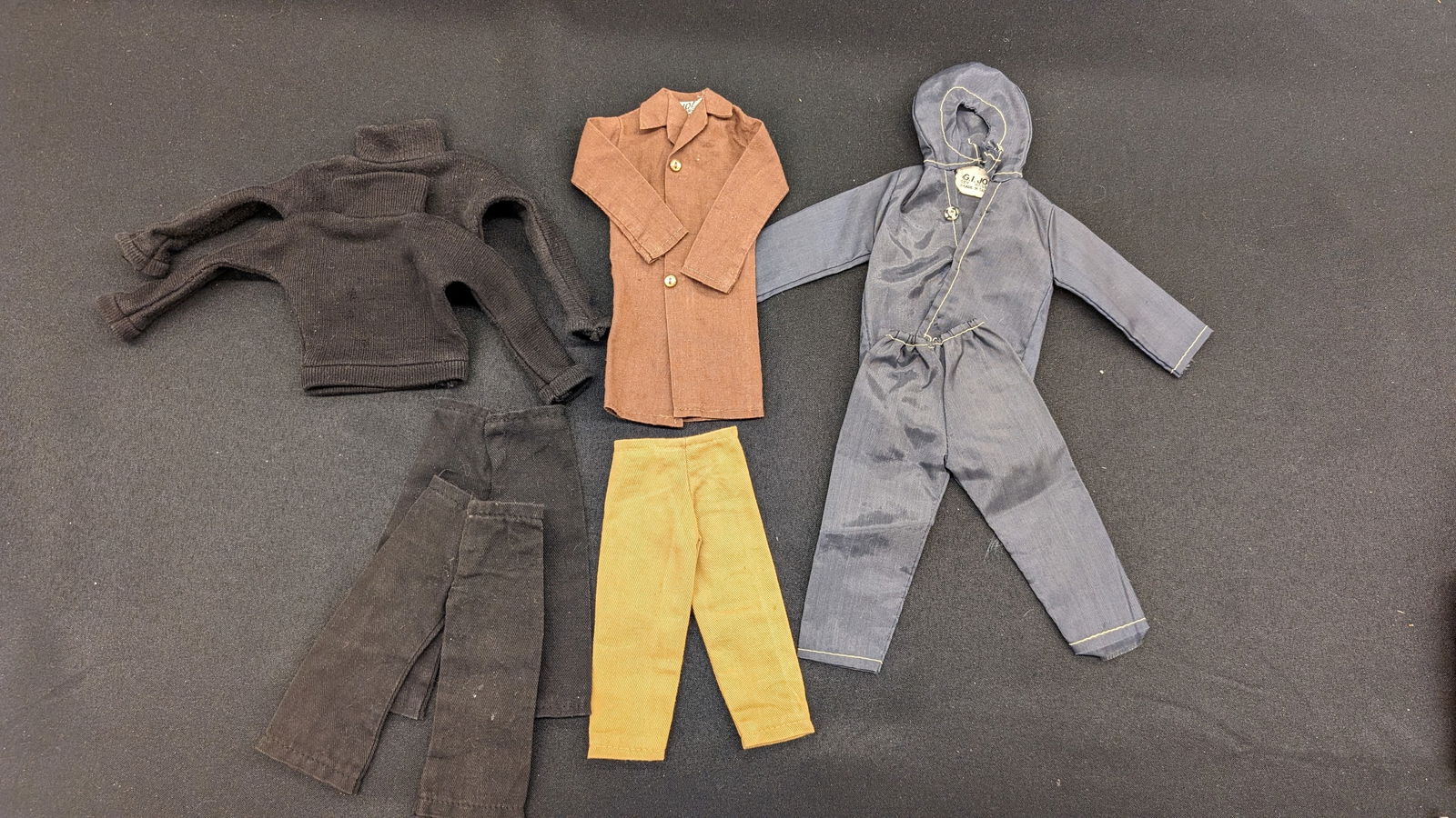 Vintage GI Joe 12" Adventure Team Clothing Accessories (1 of 6)