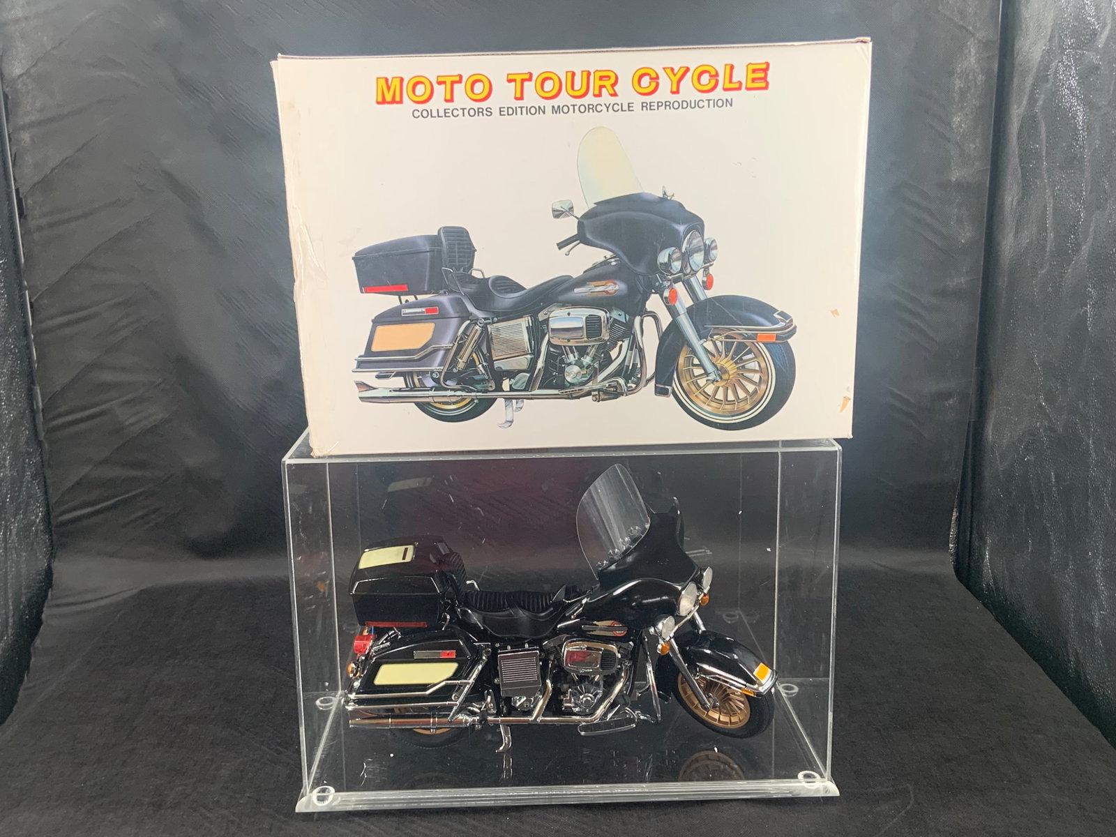 Rare Vintage Moto Tour Cycle Harley Davidson 1/6 Scale Die Cast Model Motorcycle. Includes original (1 of 20)