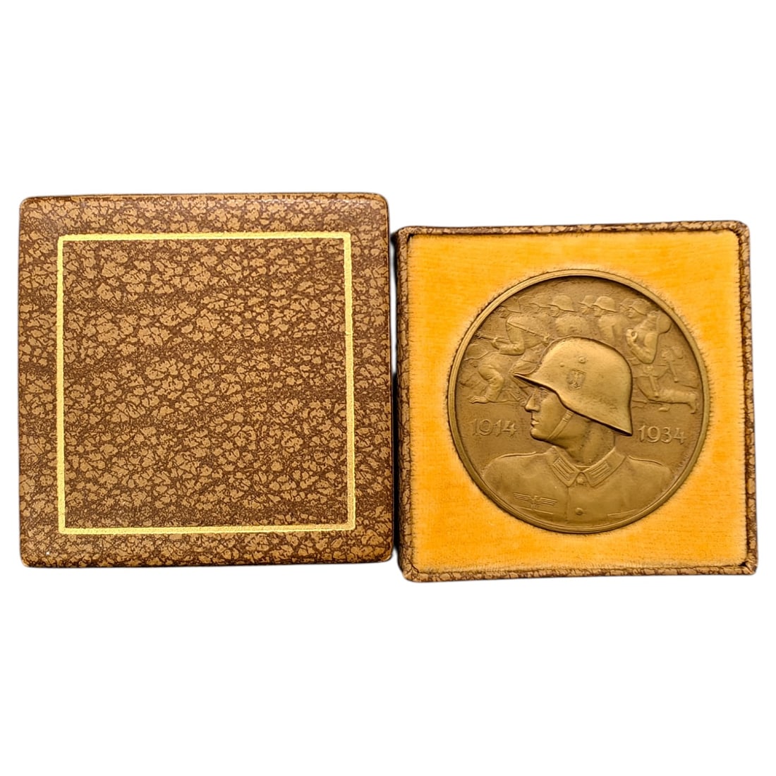Cased Third Reich Nazi Commemorative Medal for Soldiers of WWI: Cased Third Reich Nazi Commemorative Medal for Soldiers of WWI