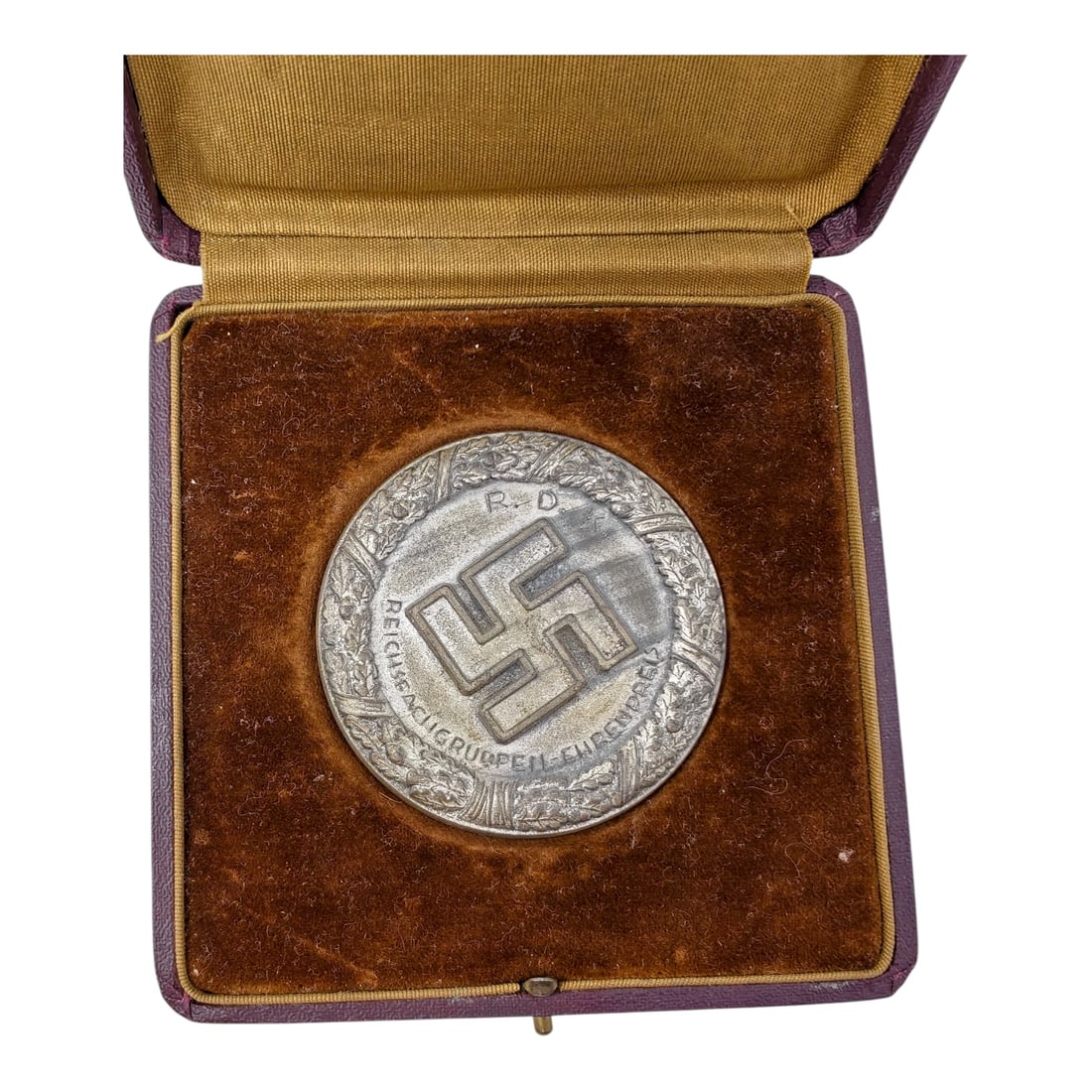 Third Reich Nazi Cased Medal for Black Forest Region REICHSARBEITSGRUPPE II: A cased table medal featuring a swastika at center surrounded by an oak/laurel wreath border with the inscription 'REICHSACHGRUPPE II' and initials 'R.D.' above. The reverse depicts a cockerel/rooster