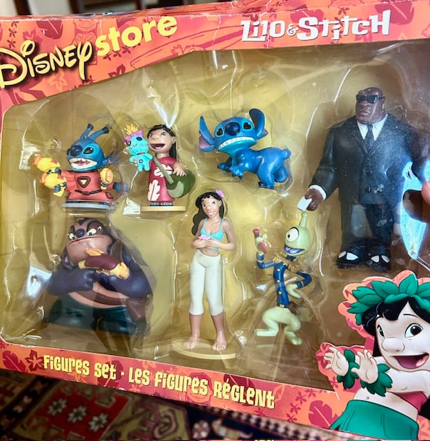 Disney Boxed Set Lilo & Stitch 5 Movie Characters in Box: Disney Boxed Set Lilo & Stitch 5 Movie Characters in Box New