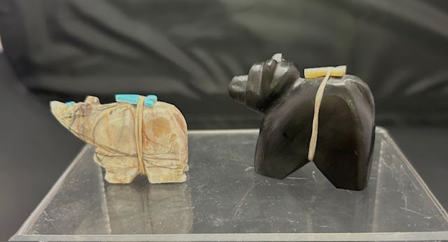 Pair of small Zuni Fetish (1 of 6)