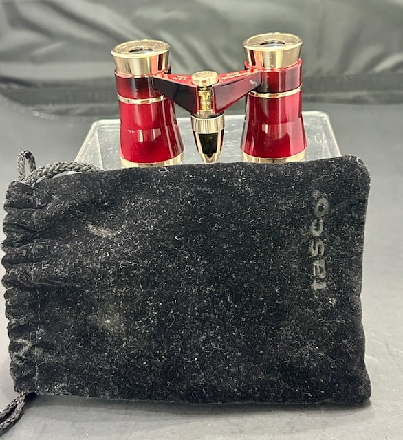 Vintage Tasco Opera Glasses with soft case Made in Japan: Vintage Tasco Opera Glasses with soft case Made in Japan. Very Handsome!2"x4"x1.25" 1oz