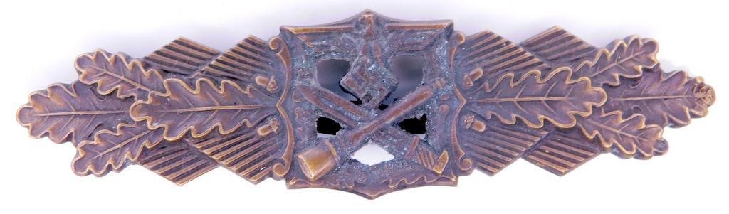German WWII Army Bronze Close Combat Clasp: Bronze construction. Excellent condition. Front has a German eagle clutching a swastika in his talons at the top with a cross bayonet and stick grenade below. All three are flanked by oak leaves on ea