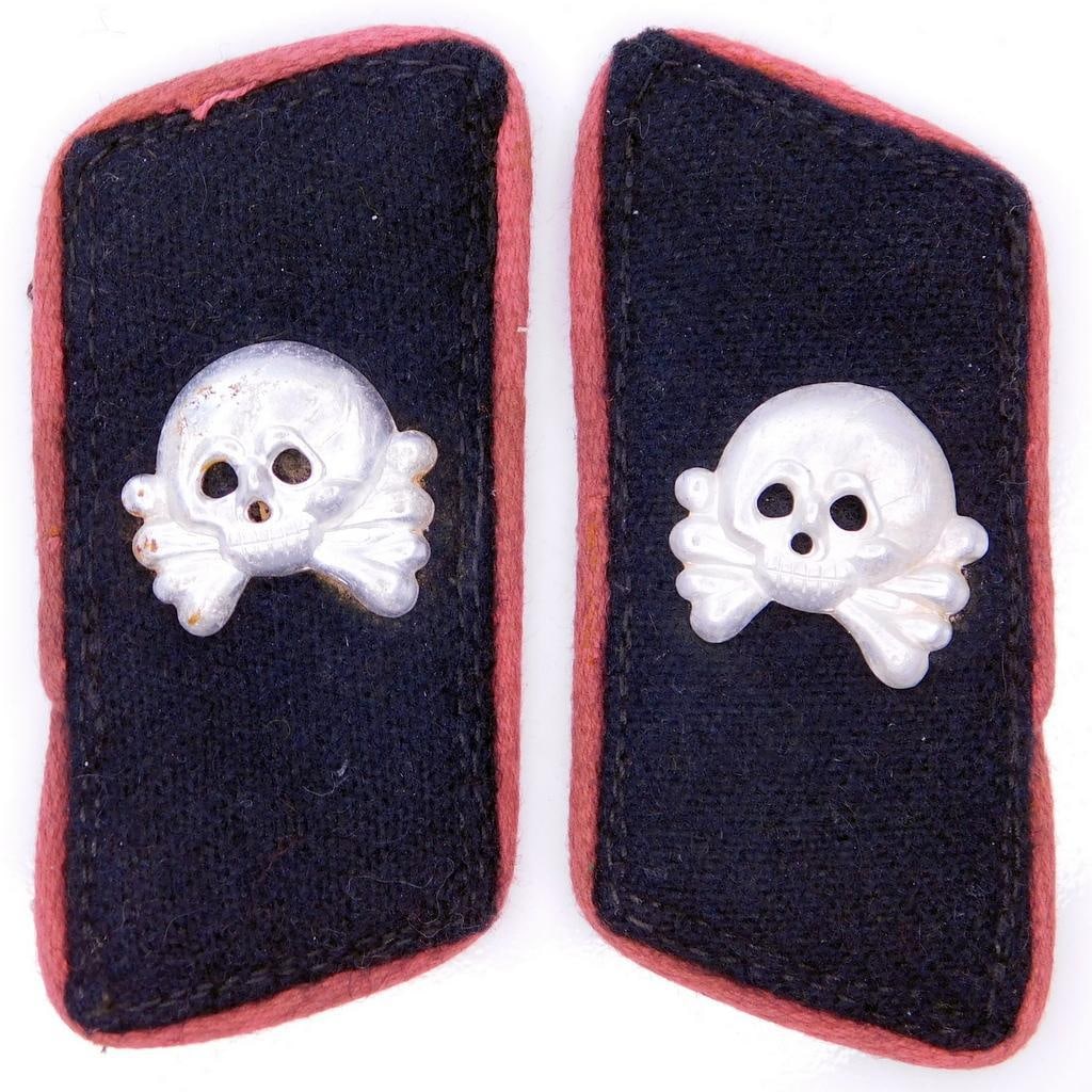 Pair of German WWII Army Panzer Wrapper Collar Tabs (1 of 6)