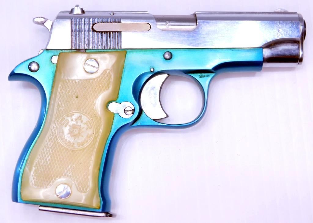 Star Model D .380 ACP / 9mm Browning Short Caliber Semi-auto Pistol: Compact pistol inspired by the 1911 In factory custom finish blue, shows very well Includes two magazines, and one cleaning rod Has original Star plastic grips 3 inch barrel w/ very good+ condition bo