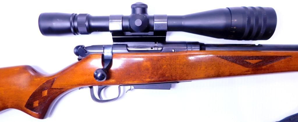 Western Field SB-712 .222 REM Caliber Rifle, w/ Scope: The Western Field SB712 series of bolt action rifles were manufactured by Savage Arms Very good cosmetic wood and metal condition as shown Includes Weaver 4x10 scope, black synthetic sling, and detach