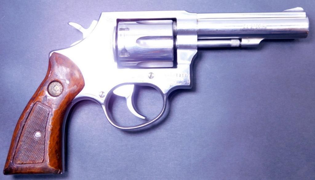 Taurus Model 82 .38 SPL Revolver, Stainless Steel: Popular among security personnel Single/double action Medium frame, 6-shot revolver Durable stainless steel finish Mechanics work great Wood grip panels w/ Taurus medallions in good used condition as