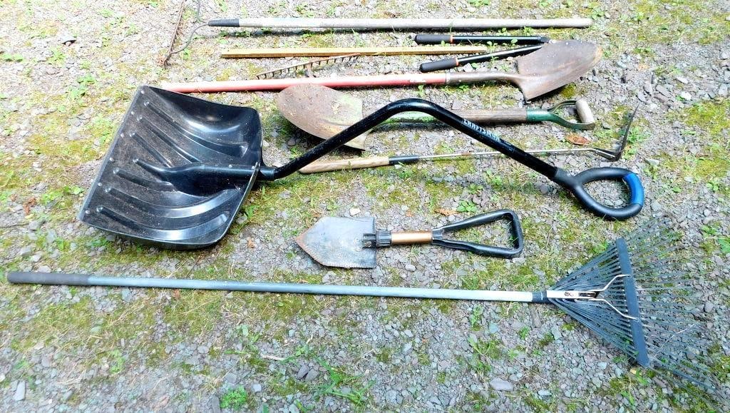 Grouping of Lawn and Garden Tools (1 of 6)
