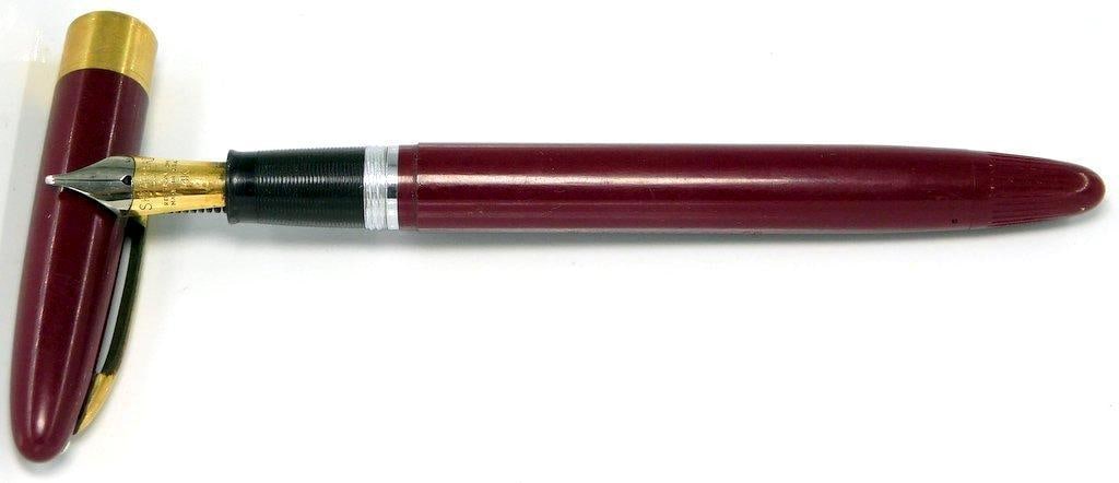 Sheaffer Valiant Burgundy Fountain Pen w/ 14K Gold Nib (1 of 4)